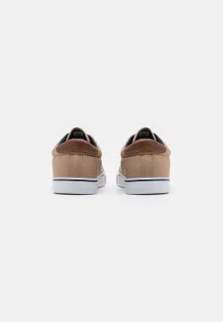 Pier One Unisex - Sneakers Laag - Brown -Professionele Herenkledingwinkel 0667ac52398a4cb28ca9239f7e349af9