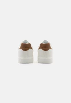 Pier One Sneakers Laag - White -Professionele Herenkledingwinkel 0d68a4c32b96494b83f0888dc073cae5