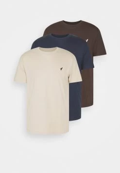 Pier One 3 Pack - T-Shirt Basic - Dark Blue/Beige/Dark Brown 14 Pier One 3 Pack - T-Shirt Basic - Dark Blue/Beige/Dark Brown -Professionele Herenkledingwinkel 0ff326bc8c55447a9774470285a7df1e
