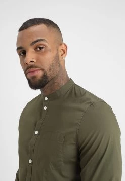 Pier One Muscle Fit Stand- Overhemd - Oliv -Professionele Herenkledingwinkel 259eaf52e4d4427a96fee394df68933f