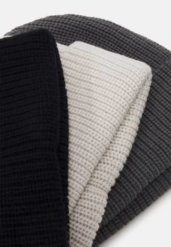 Pier One Unisex 3 Pack - Muts - Black/Dark Grey/Off-White/ 9 Pier One Unisex 3 Pack - Muts - Black/Dark Grey/Off-White/ -Professionele Herenkledingwinkel 2a1daa058c674c9dbb0074799d429f4b