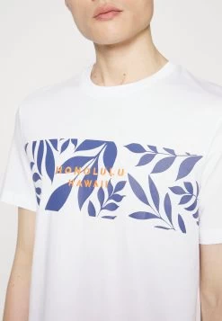 Pier One Leaf Chest Print Tee- T-Shirt Print - White -Professionele Herenkledingwinkel 34f25c46da0e4cd0b3d1bff68b20c9d5