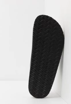 Pier One Unisex - Pantoffels - Black 16 Pier One Unisex - Pantoffels - Black -Professionele Herenkledingwinkel 4a735c24e60449a29969a0148d036b07