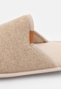 Pier One Pantoffels - Beige 13 Pier One Pantoffels - Beige -Professionele Herenkledingwinkel 4bb8e183218649be8d160cd154643fa0