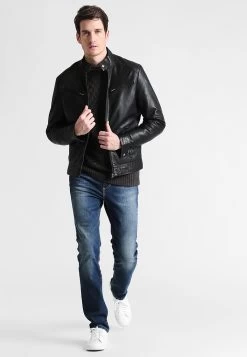 Pier One Straight Leg Jeans - Washed Dark Blue 8 Pier One Straight Leg Jeans - Washed Dark Blue -Professionele Herenkledingwinkel 4c74582ef98a4988b5544b034db7d908