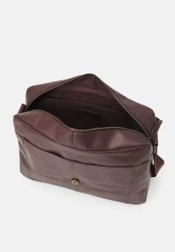 Pier One Leather Unisex - Laptoptas - Brown -Professionele Herenkledingwinkel 5b4d14f90e4c4510b679f04d80f27b19