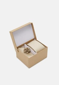 Pier One Set - Overige Accessoires - Beige 15 Pier One Set - Overige Accessoires - Beige -Professionele Herenkledingwinkel 5dfa39d4f14a47e495c04fd8aad3fb4e