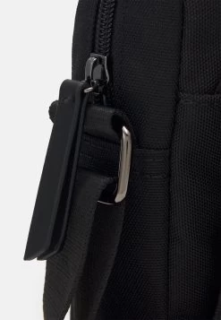 Pier One Unisex - Schoudertas - Black 9 Pier One Unisex - Schoudertas - Black -Professionele Herenkledingwinkel 6015a635267a4538aeda73eaf2b65393