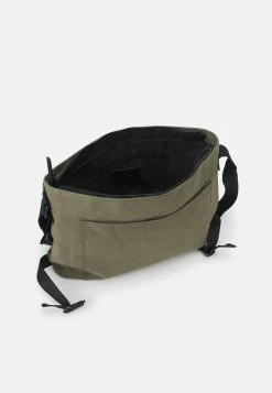 Pier One Schoudertas - Olive 8 Pier One Schoudertas - Olive -Professionele Herenkledingwinkel 6b5d13b45faa494386afbc4720d86dad