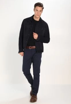 Pier One Basic Crewneck - Trui - Black 8 Pier One Basic Crewneck - Trui - Black -Professionele Herenkledingwinkel 8dc46f5e260841f1b540590a7499dc58