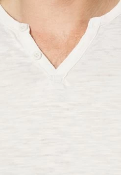 Pier One T-Shirt Basic - Off-White 11 Pier One T-Shirt Basic - Off-White -Professionele Herenkledingwinkel 98d0da50953649dd880949f058c3b43f