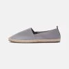 Pier One Rena Espadrille Unisex - Espadrilles - Light Grey -Professionele Herenkledingwinkel a625ac24e213461a94d5096727f45e98