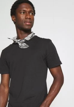 Pier One 3 Pack - T-Shirt Basic - Black/Mottled Dark Grey/Bordeaux -Professionele Herenkledingwinkel ae9b9691c10949c5b4edc17929f8c13a