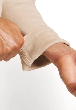 Pier One Hoodie - Tan 18 Pier One Hoodie - Tan -Professionele Herenkledingwinkel af3a0e57e55d41a3a744d2b56197696c