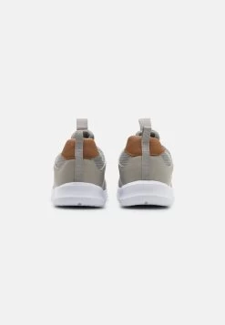 Pier One Sneakers Laag - Light Grey 10 Pier One Sneakers Laag - Light Grey -Professionele Herenkledingwinkel b32d823083954dad9c3bfe71ef720aca