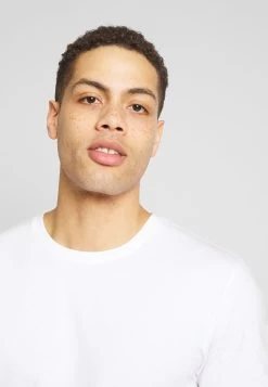 Pier One 3 Pack - T-Shirt Basic - White/Dark Blue/Red -Professionele Herenkledingwinkel bb58520a3fdd4addbd204975d9a479ed