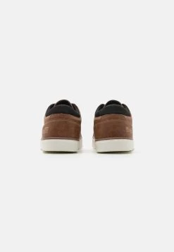 Pier One Sneakers Laag - Cognac -Professionele Herenkledingwinkel c179352cbf354ec887f25290834dd5a5