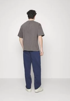 Pier One T-Shirt Basic - Dark Grey 9 Pier One T-Shirt Basic - Dark Grey -Professionele Herenkledingwinkel d20ab451f8be4e1c896bd962ab8d6ed9