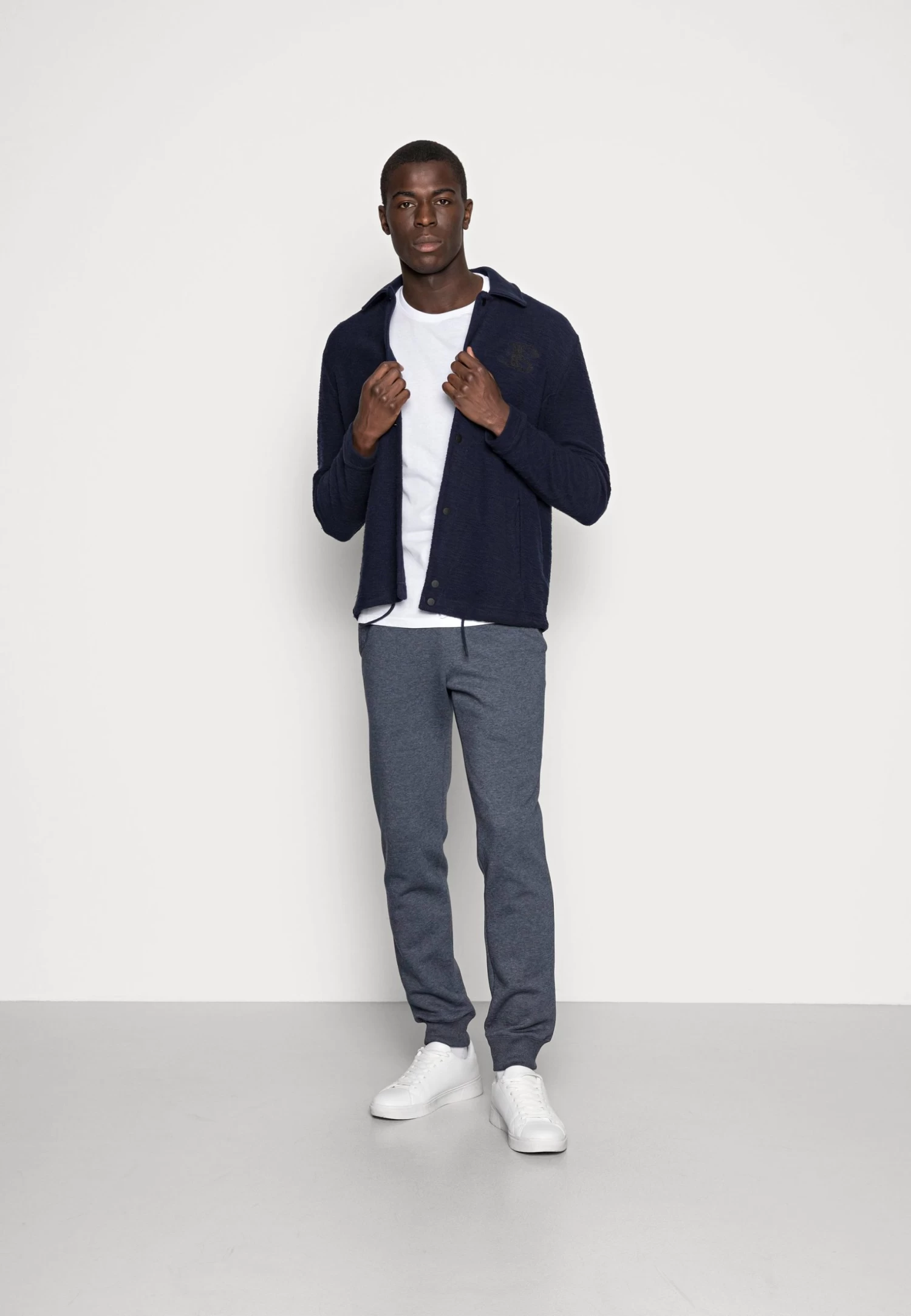 Pier One 3 Pack - T-Shirt Basic - White/Black/Light Grey 3 Pier One 3 Pack - T-Shirt Basic - White/Black/Light Grey