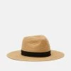Pier One Hoed - Tan 1 Pier One Hoed - Tan -Professionele Herenkledingwinkel d2938687b35c41ff908a61249d3c72f0