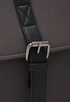 Pier One Schoudertas - Grey -Professionele Herenkledingwinkel e9121233f5ce4ad7aeae6b296962bc75