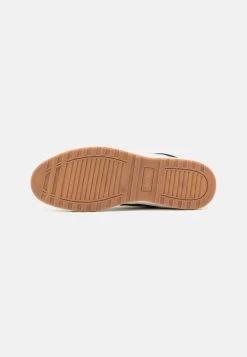 Pier One Sneakers Hoog - Cognac 12 Pier One Sneakers Hoog - Cognac -Professionele Herenkledingwinkel eafa0ed86a51400d8543561b89d4c2c7