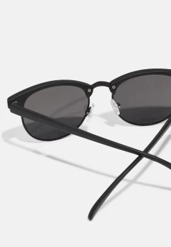 Pier One Unisex - Zonnebril -Black -Professionele Herenkledingwinkel f41786acb4f54644b6e1caf49d70a762