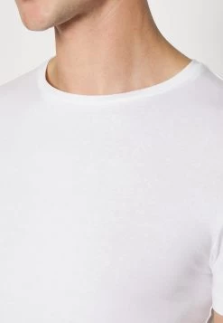 Pier One 3 Pack Muscle Fit- T-Shirt Basic - White -Professionele Herenkledingwinkel fbff782df8bd48e785ba49657f6e4762
