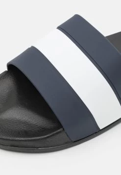 Pier One Muiltjes - Dark Blue/White 13 Pier One Muiltjes - Dark Blue/White -Professionele Herenkledingwinkel fca2b97369364691b5a9f753ac3a49a5